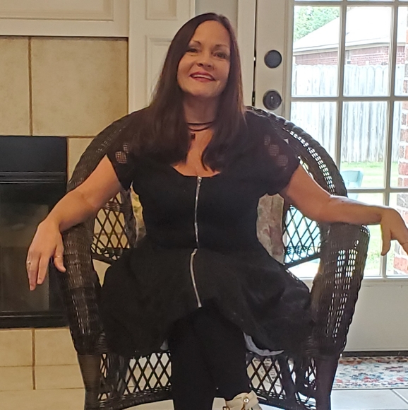 Meet your Posher, Sheila - Picture 1 of 1